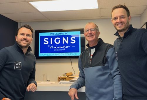 Mineo signs team